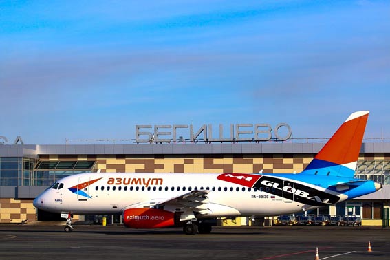 В Бегишево приземлился авиалайнер авиакомпании Азимут с именем "КАМА"